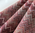 Bild 1 von Jacquardstoff Gobelin Dirndl Stoff  - knitterfrei -  Zackenmuster -Rottöne  190 cm