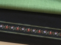 Bild 2 von Reststück Borte Jacquardband 45 cm schwarz/grün/rot/weiss. 365cm