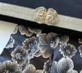 Bild 2 von Jacquard - Dirndlstoff  gewebt  Blume schwarz gold - 140 cm