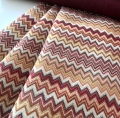 Bild 2 von Gobelin Jacquard - Dirndlstoff  gewebt  Zackenmuster  - rot orange gelb creme   - 180 cm