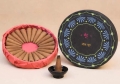 Indische Räucherkegel - 25 Sück inkl. Ton-Untersetzer in handbemalter Geschenkbox -  Oud Adlerholz