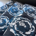Bild 2 von Jacquard - Dirndlstoff  gewebt Blumen  - Lurex- schwarz blau  - 2x 100 cm