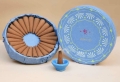 Bild 1 von Indische Räucherkegel - 25 Sück inkl. Ton-Untersetzer in handbemalter Geschenkbox -  Jasmin